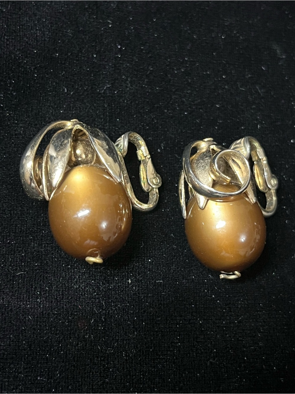Napier "Cumquat" 1950s Coffee Moonglow Pendant Clip On Earrings 1807